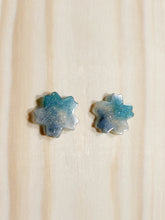 Load image into Gallery viewer, Quatrefoil Shiny Post Stud Earrings
